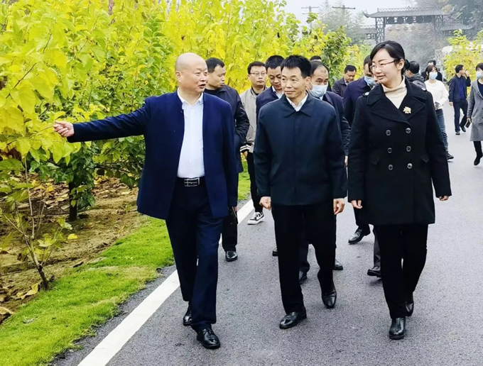 首页 聚焦黄石港11月21日,区委副书记,区长冯雨带领区党政代表团赴